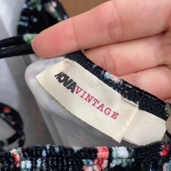 FASHION NOVA FLORAL DRESS - Picture 4 of 4